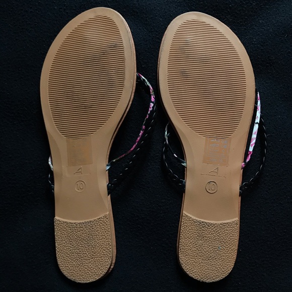 sandals! - Picture 3 of 3